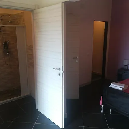 Cloe Daire Casa Borgorosso
